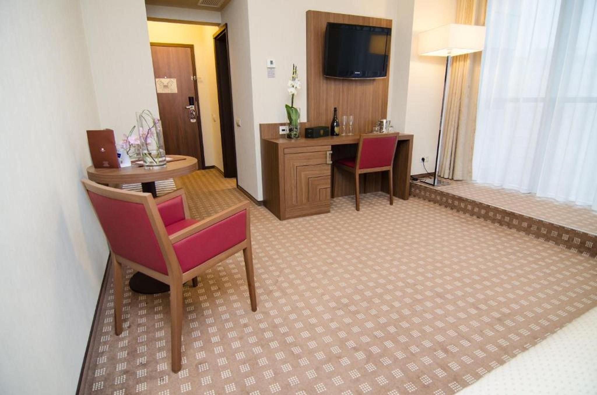 Central Plaza Hotel Piatra Neamt Luaran gambar