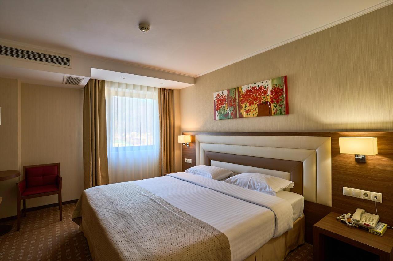 Central Plaza Hotel Piatra Neamt Luaran gambar