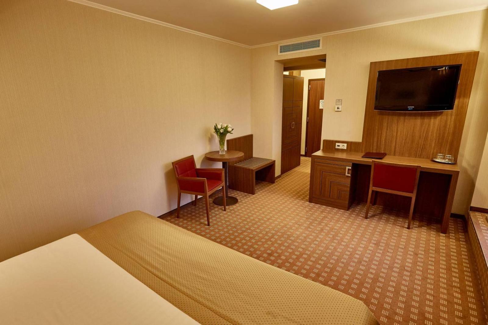 Central Plaza Hotel Piatra Neamt Luaran gambar