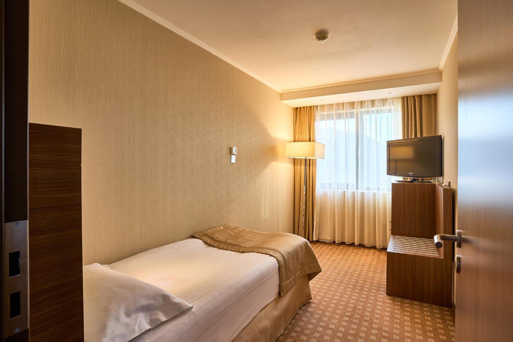 Central Plaza Hotel Piatra Neamt Luaran gambar