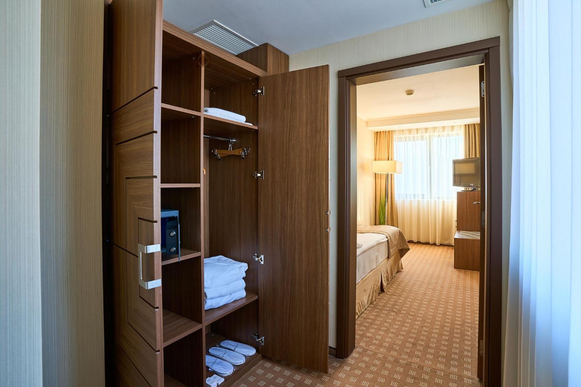 Central Plaza Hotel Piatra Neamt Luaran gambar