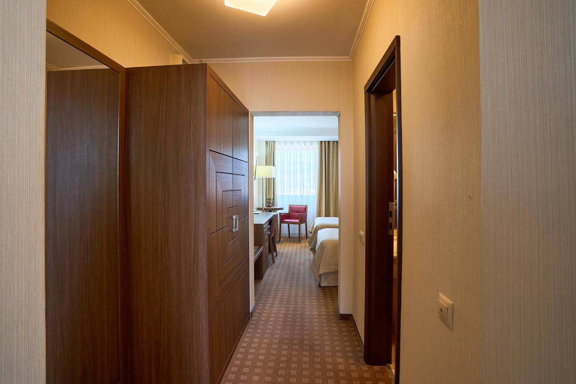 Central Plaza Hotel Piatra Neamt Luaran gambar