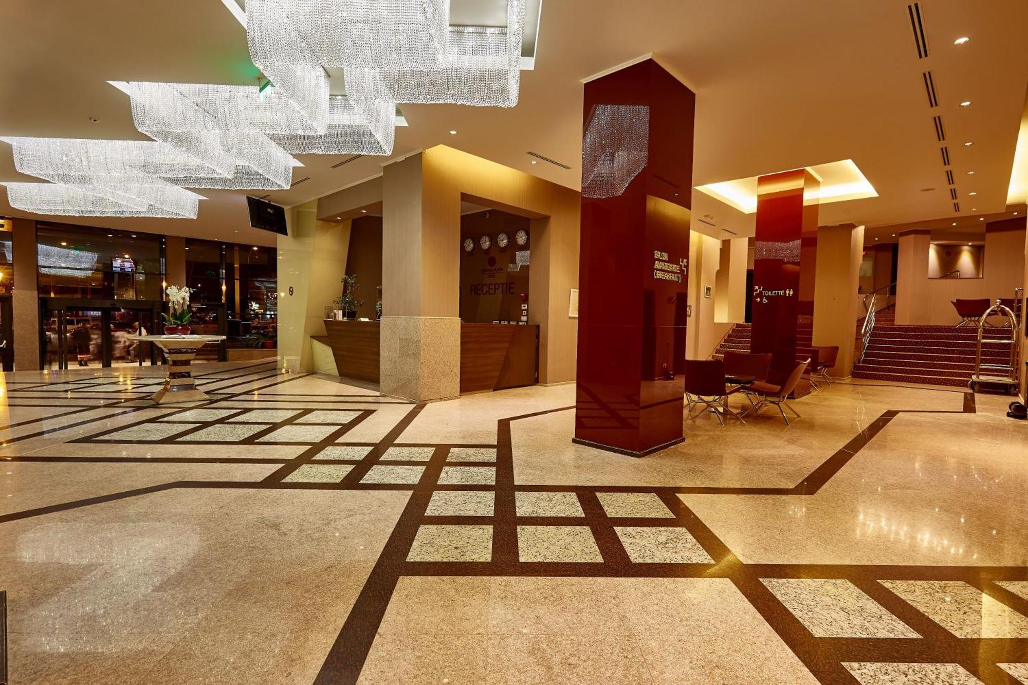 Central Plaza Hotel Piatra Neamt Luaran gambar