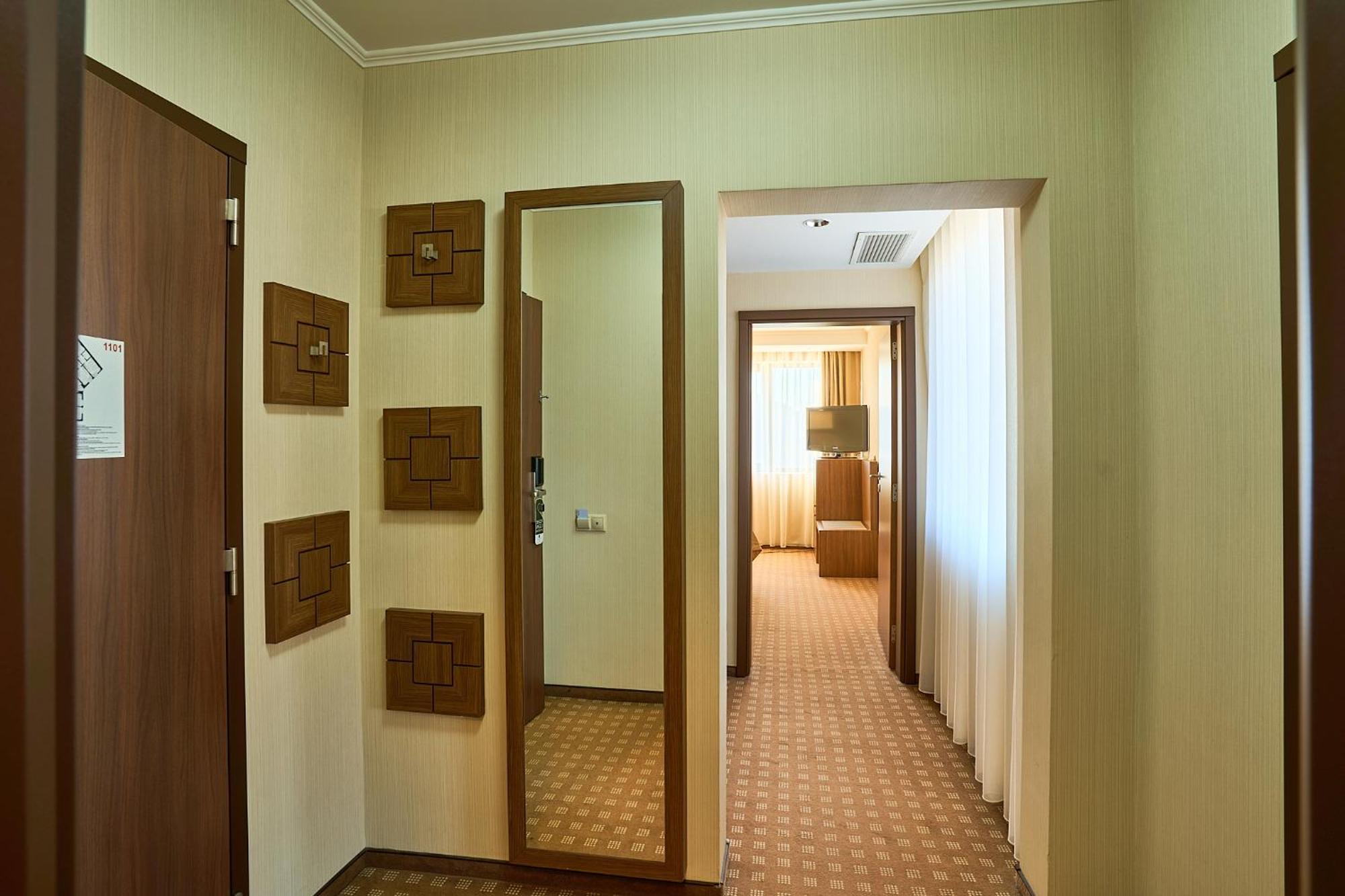 Central Plaza Hotel Piatra Neamt Luaran gambar